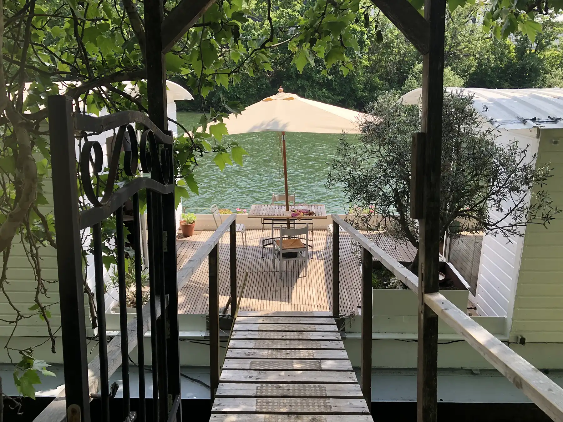 Printemps sur la Seine, berges qui s'éveillent