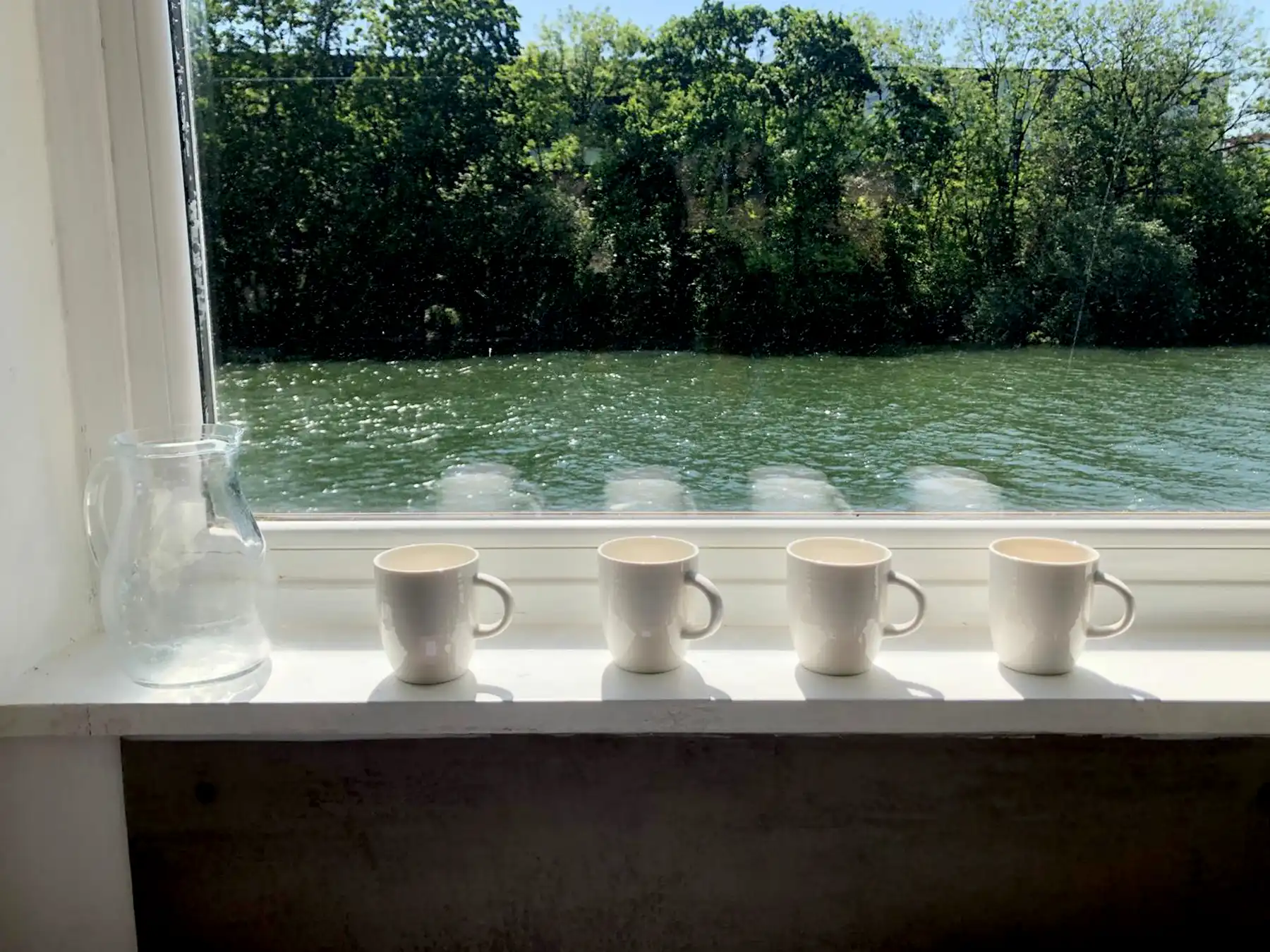 Espace bureau et espace de vie sur la péniche